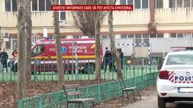 Panică la un colegiu din Capitală! Un elev și-a băgat colegii în spital după ce a dat cu spray paralizant. Băiatul a primit soluția periculoasă chiar de la tatăl său